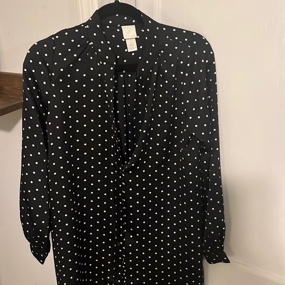 Button down dress! Polka dots ⚪️⚫️
